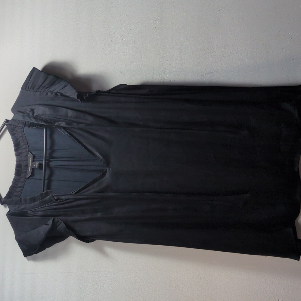 Banana Republic Blouse Black Ruffle Sleeves & neckline V-neck ties high-low hem